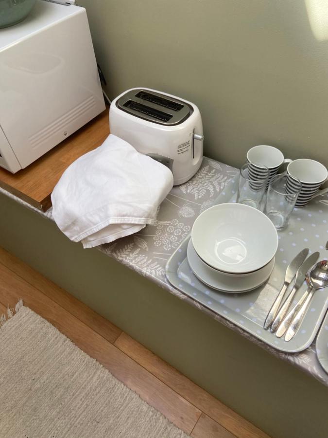 Stunning Annexe 1 Luxury Bedroom, Eating Area & Bathroom Only! Truro Eksteriør bilde